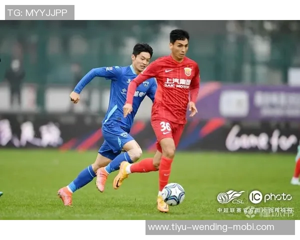 上海市足协热烈祝贺海港队在上海足球史上创造辉煌成就的壮丽篇章